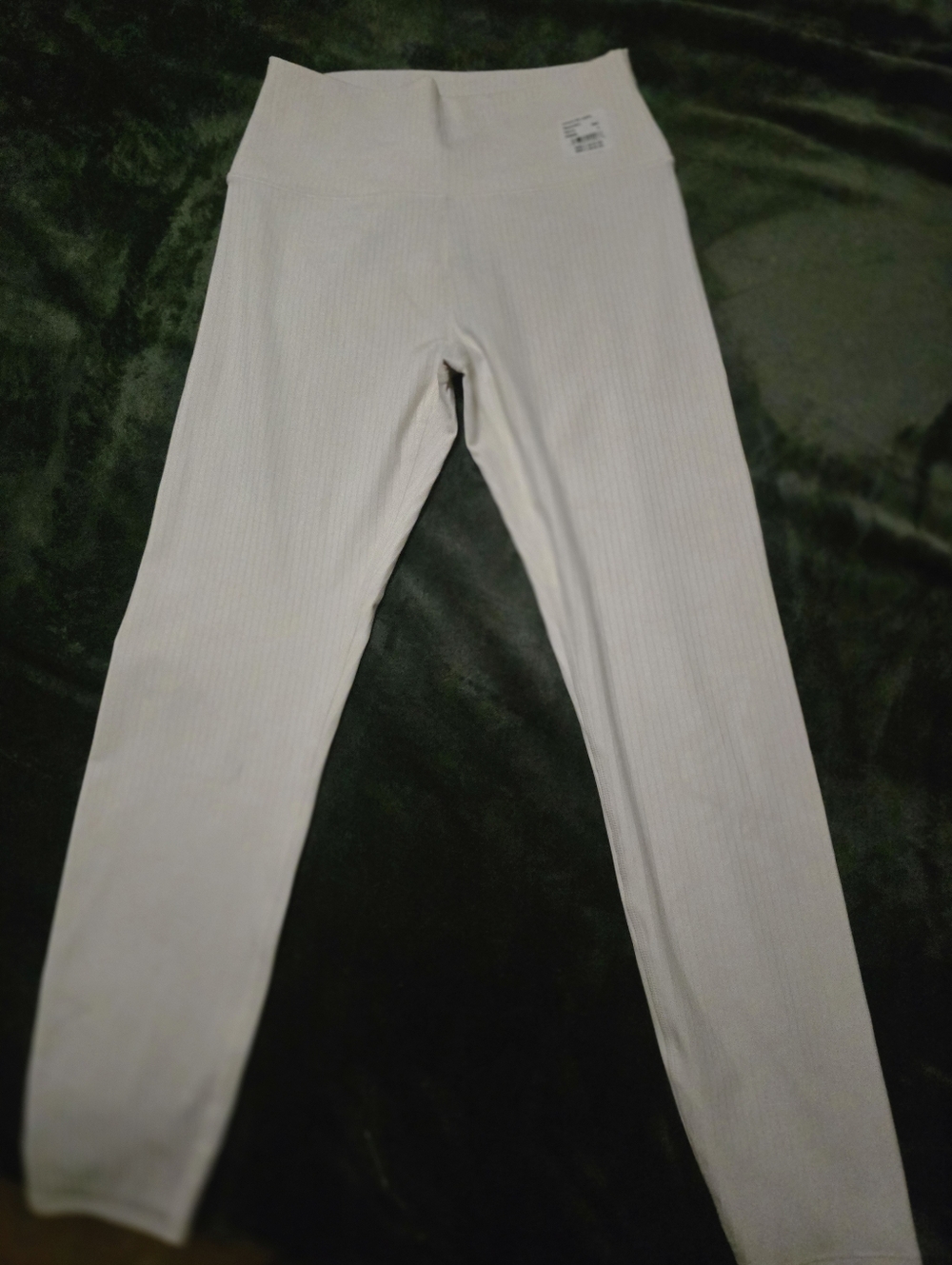 Vuori Invertion Ribbed Leggings In The Color Marshmellow Sz Small